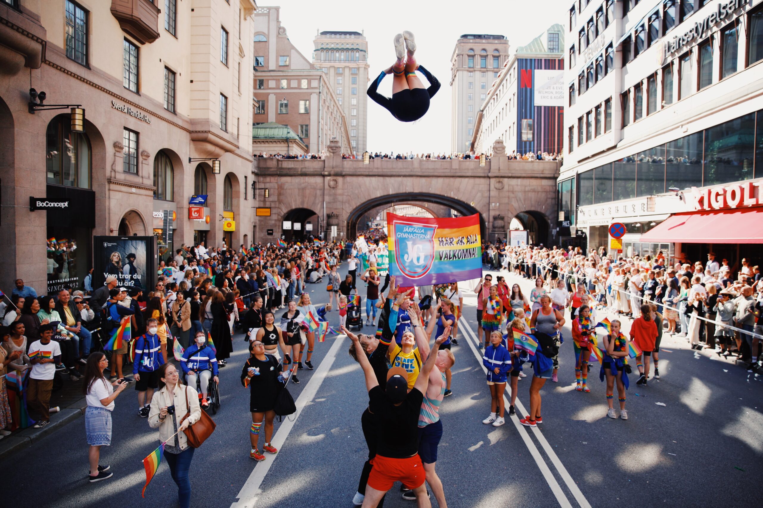 Cheerleading i Stockholms prideparad 2026